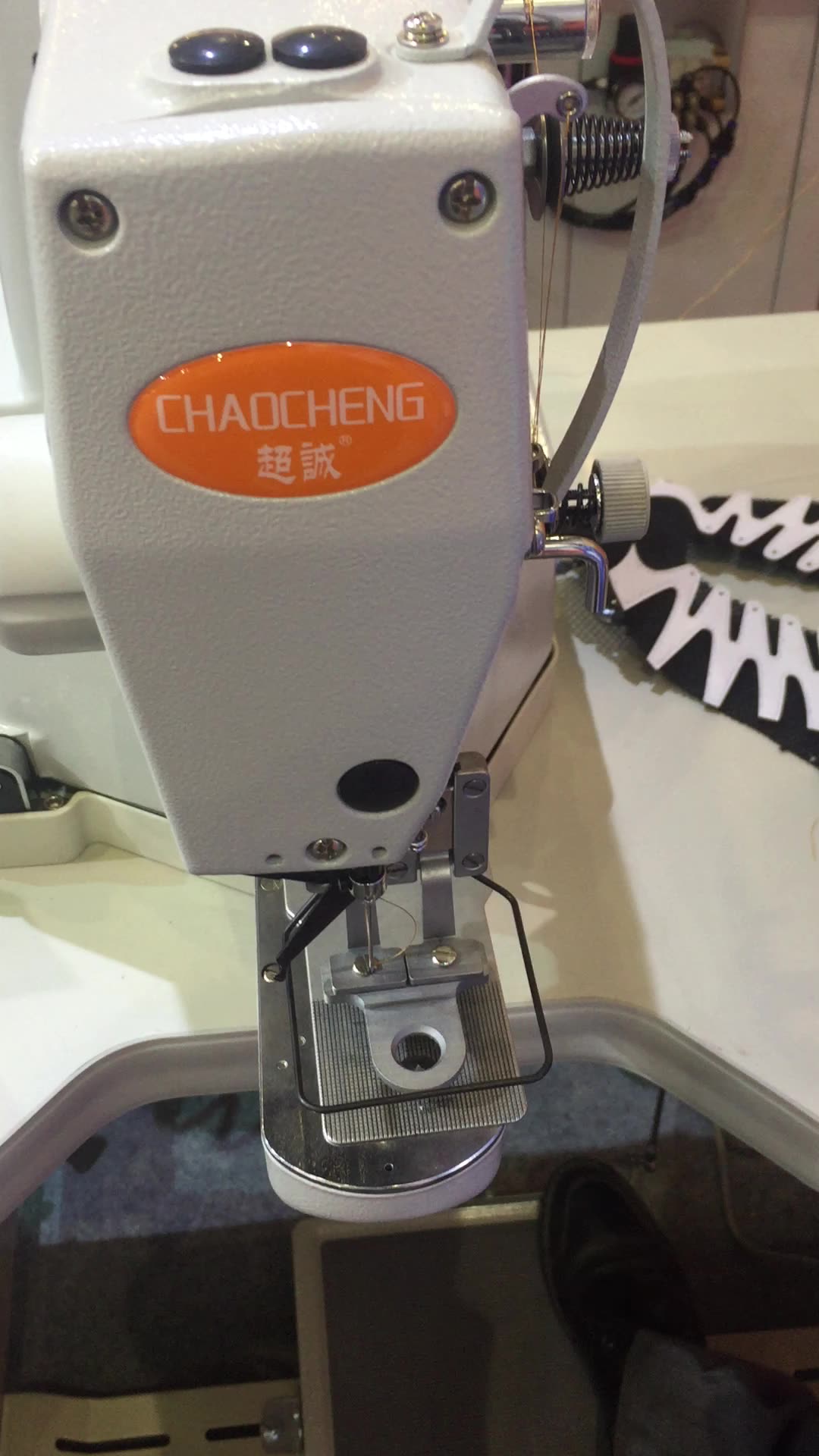 Automatic Button Sewing machine for button attaching