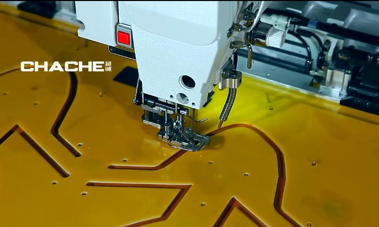 Automatic lockstitch industrial sewing machine