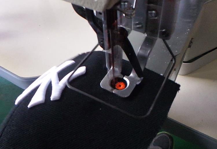 Computerized Overlock sewing machine  with 3200rpm sewing