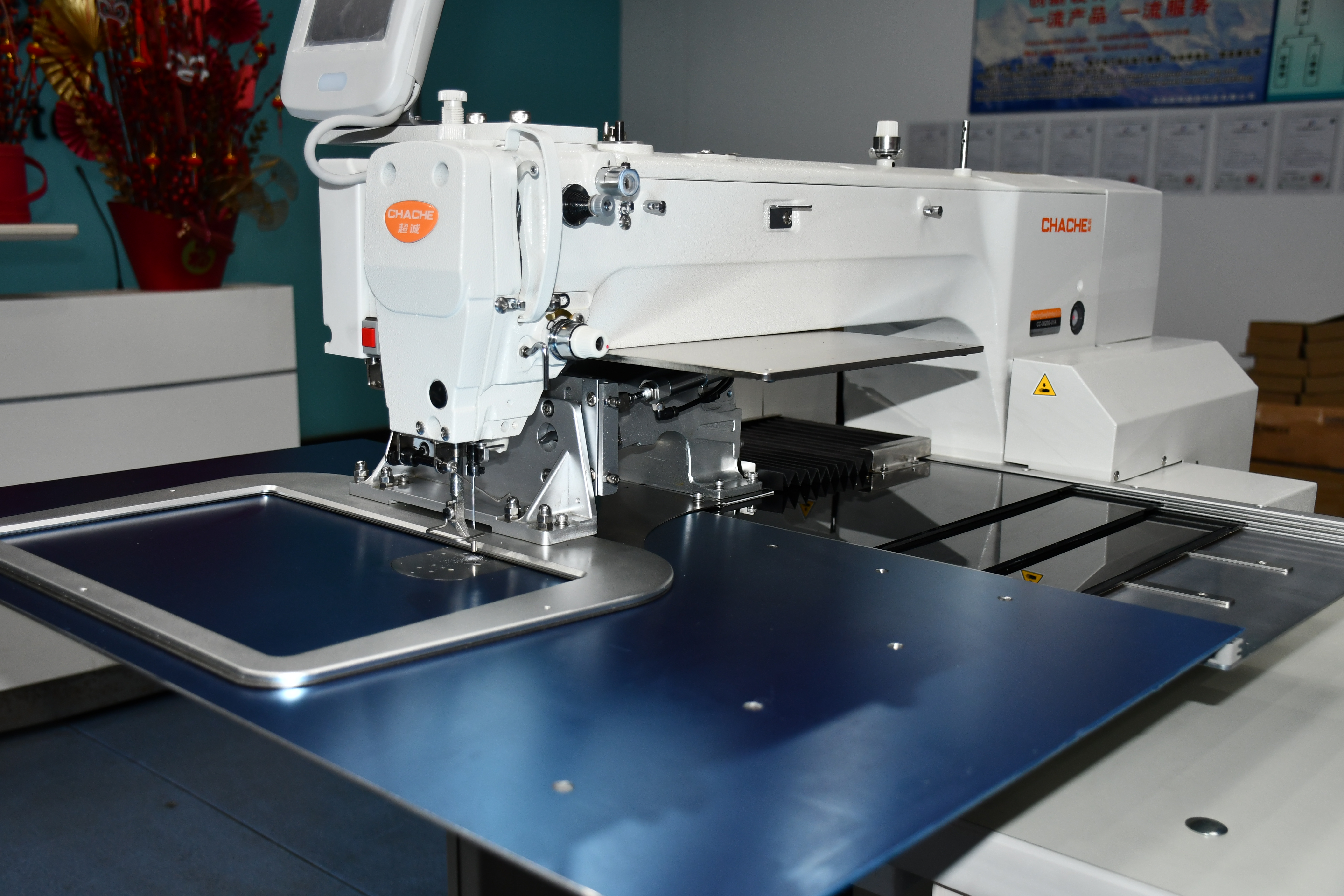 https://www.cn-chache.com/products/computerized-pattern-sewing-machine-cc-3020-3525g-01a/