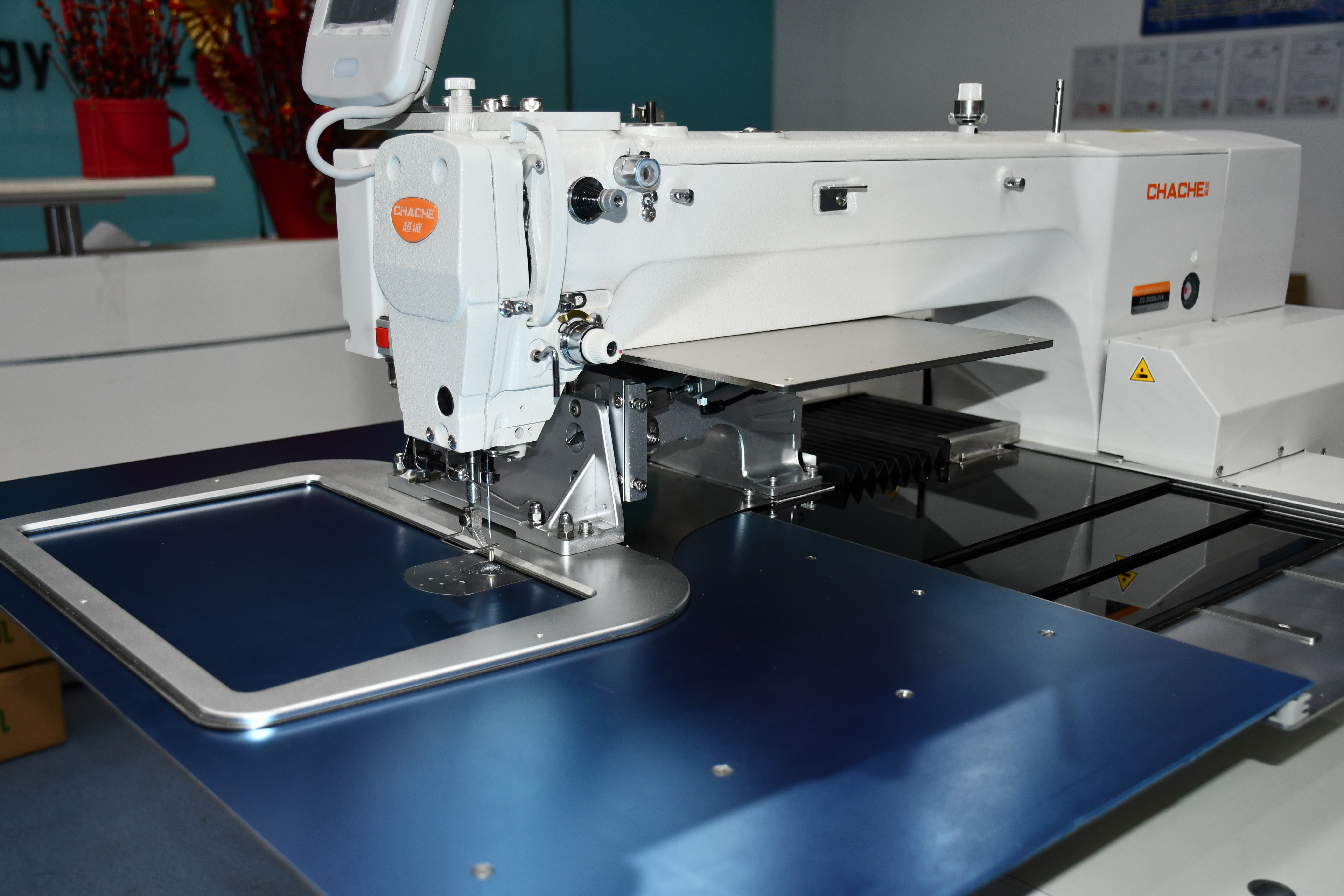 https://www.cn-chache.com/products/computerized-pattern-sewing-machine-cc-1010g-1310g-1510g-01s/